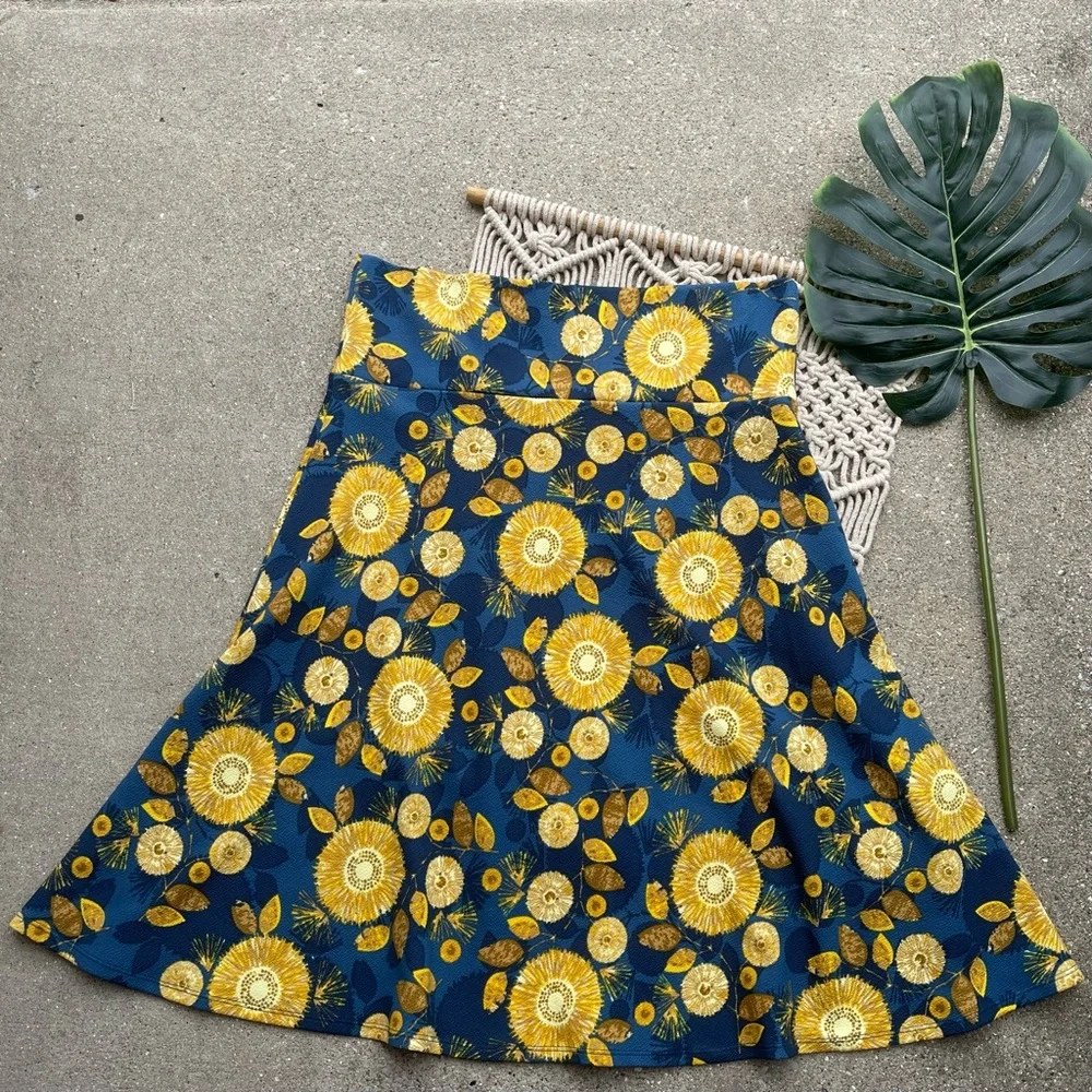 Plus Size LuLaRoe Printed Skirt Size 2XL - Picture 5 of 5